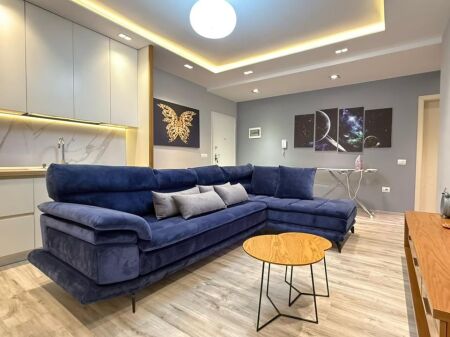 Apartament luksoz 1+1 me qira pranë Stacionit të Trenit