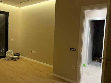 Empty office apartment invested At the villas l2 450€
