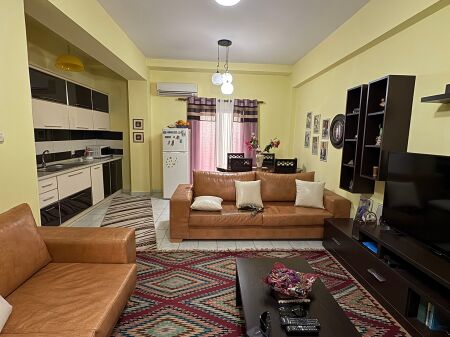 Shitet apartament 3+1 tek Rruga e Kavajes