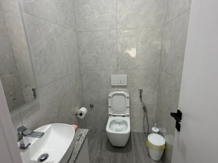 Spazio per ufficio, 400 m2, via Bardhyl vicino alla scuola rossa, 5000 euro