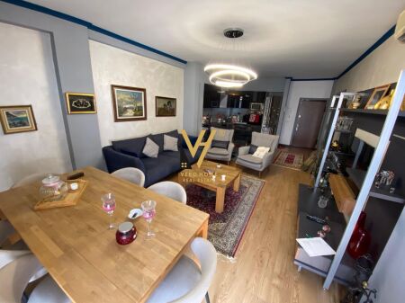 VENDESI APPARTAMENTO 2+1+2+BLK PRESSO PONTE DEI TABACCHI 280.000 EURO