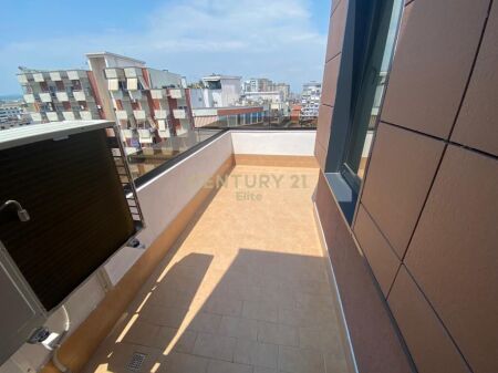 APARTMENT FOR RENT AT BARRICADES STREET WITH PARKING POST