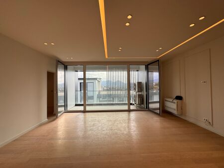 Super Appartamento 3+1+2+2, Palazzo delle Brigate