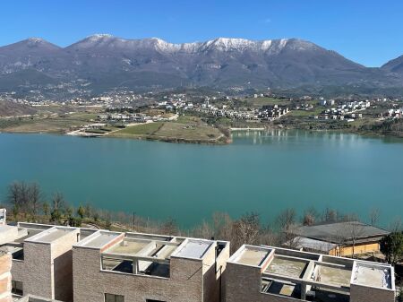 Villa in vendita al Lago di Farka
