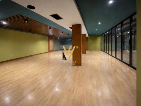 LOCALE COMMERCIALE IN AFFITTO 150 M2 SAUK I RI 2.000 EURO