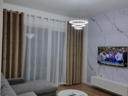 Apartament 1+1+Parking per qira tek Komuna e Parisit.