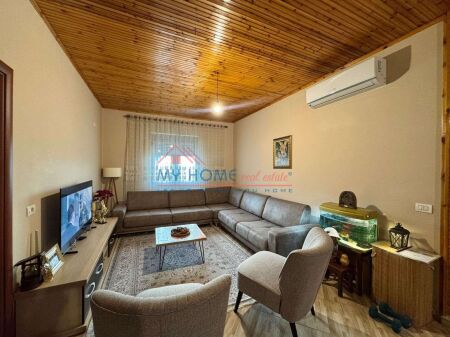 Appartamento 3+1 in vendita vicino al ex Mercato Elettrico Tirana