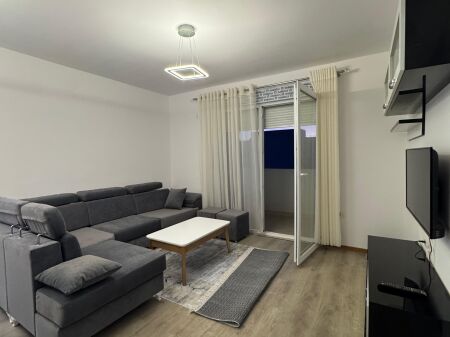 Jepet me qira Apartament 3+1 Kati i 3, me ashensor Çmimi: 50.000 Leke/Muaj
