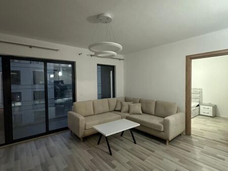  Jepet me qera apartament 1+1   Adresa: Rruga 5 Maji, pranë Shkollës “Artan Klosi” Çmimi: 50,000 lek/muaj