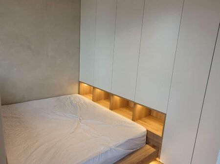 1+1,i mobiluar te granda hotel astir,500 euro