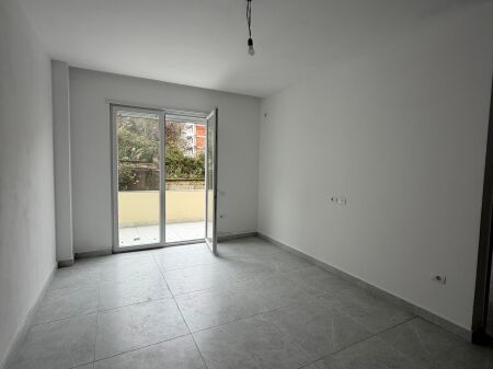 Appartamento super investito 1+1 in vendita nella zona di Shkëmbi i Kavajës 
