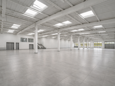 IN AFFITTO MAGAZZINO DI 1100 M2 A KOMBINAT