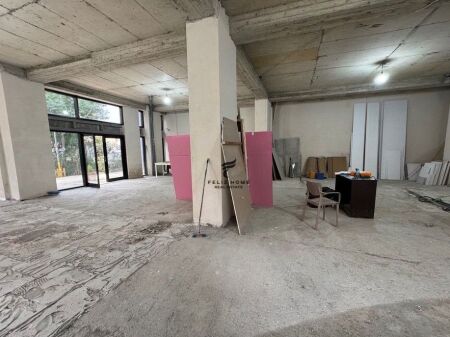 NEGOZIO IN AFFITTO 210 M2 BRRYLI 1400 EURO