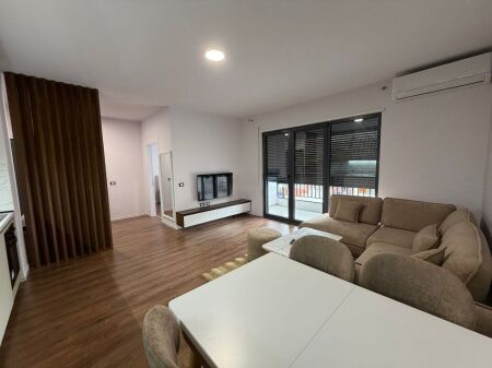 Jepet me qera apartament 1+1 në zonën e Bulevardi i Ri, pranë Jordan Misja