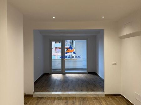 IN AFFITTO 2 PIANI SPAZI UFFICIO 60 M² CIASCUNO "VIA JORDAN MISJA" 800 EURO
