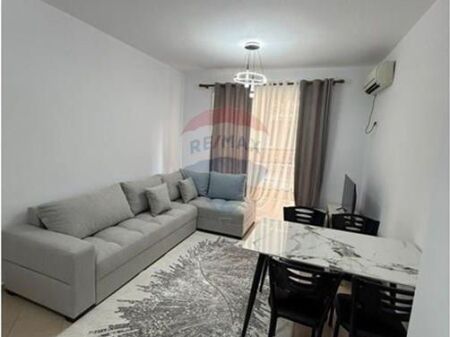 Shitet apartament 1+1 në Kompleksi Alb Adriatik