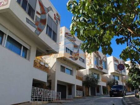 Duplex 2+1+2, Residenza "Kodra e Diellit 1", Tirana.