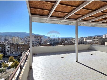  DUPLEX IN VENDITA – vicino alla Chiesa Ortodossa, Vlora