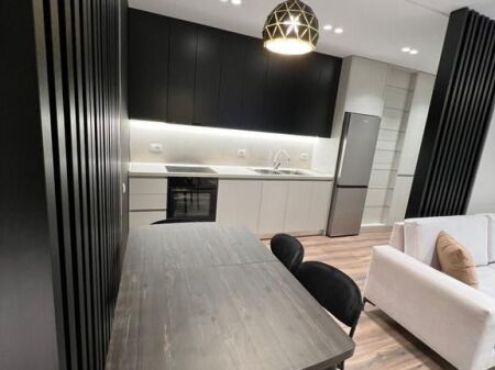 Appartamento moderno 2+1 in affitto vicino al ex campo di aviazione