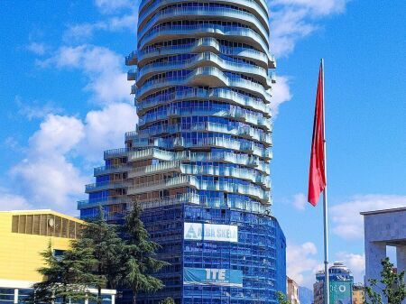 VENDESI APPARTAMENTO 1+1 PIAZZA SKENDERBEJ 559.300 EURO
