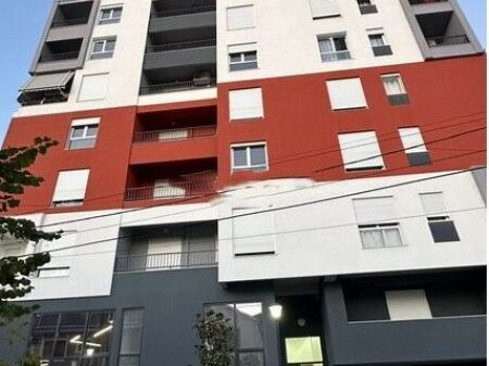 Apartament 1+1 me Qira tek 5 Maji