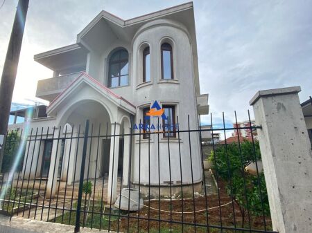 VILLA IN VENDITA 414M2 "KOMBINAT" 80.000.000 LEKE