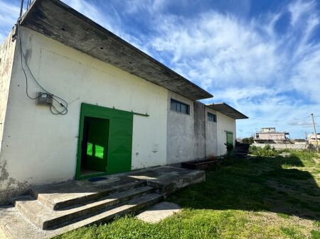 TERRENO + EDIFICIO IN VENDITA IN UNA POSIZIONE ECCELLENTE!
