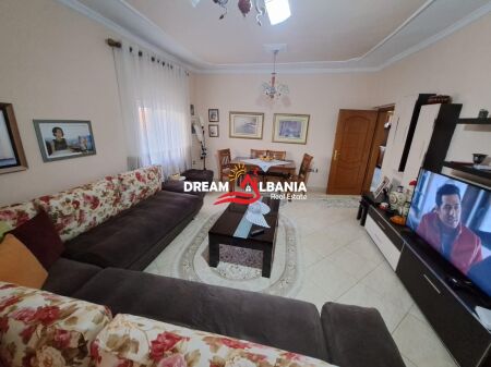 Appartamento 1+1 in affitto in via Dibra vicino alla Medrese a Tirana (ID 4219394)
