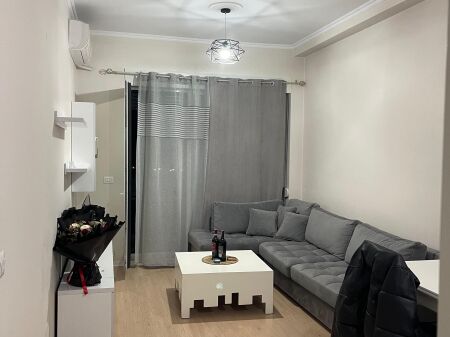 Al Kompleksi Kontakt 21-dhjetori viene affittato un Super Appartamento 1+1.
