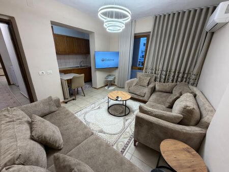 Jepet me qera apartament 1+1  Tek Rruga Mine Peza  Kati i 3-të, pallat ekzistues (pa ashensor)  Çmimi:50000 leke leke / muaj