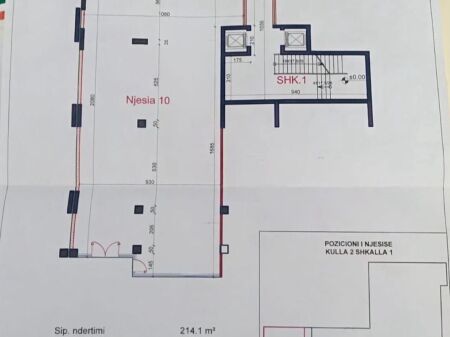 Unità commerciale in affitto 214m2