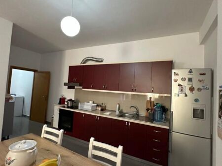 2+1,i mobiluar,ne yzberisht,cmimi 165000 leke
