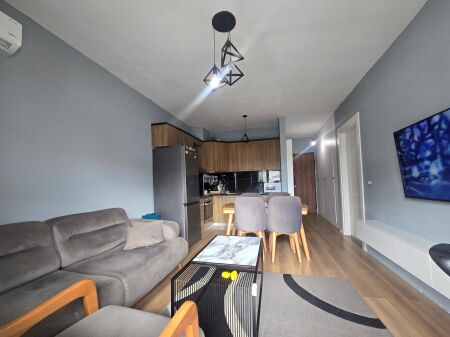 Apartament 1+1, Astir!