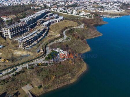 Vendesi Duplex "Swan Lake Residence". Lago di Farka