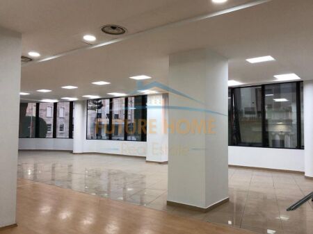 Affitto, Spazio per ufficio, Viale Deshmoret e Kombit