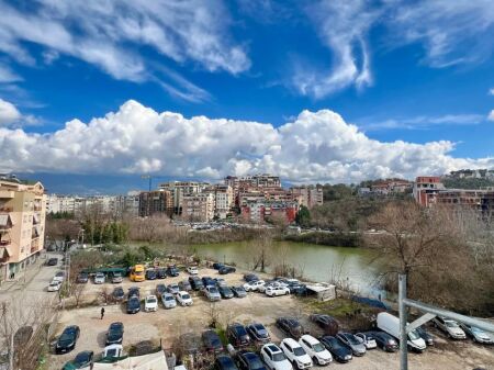 IN VENDITA: 2+1+2 Bagni  Lago di That (Vista Lago ) – 255.000€ – || Edificio 2026 – 4° Piano – Superficie 114m² – A Soli 2 Passi dal Lago di That ‍
