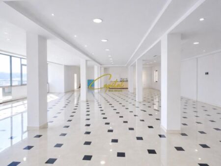 LOCALE COMMERCIALE IN AFFITTO 934 M2 SAUK 11.000 EURO