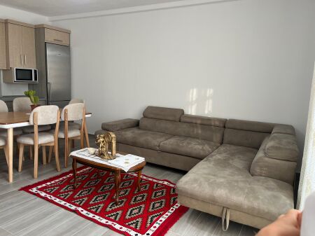  JEPET ME QERA APARTAMENT SUPER LUKSOZ 3+1+2 NE 5 MAJ , mund te jetojne 6 persona  