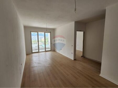 in vendita --appartamento 1+1 al Emerald Center, al 5 MAJI