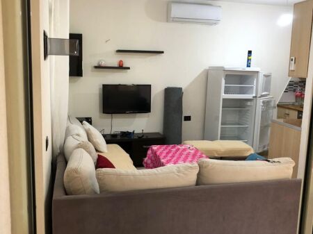 VENDESI PRIVATO IN VENDITA 1 PIANO MEZEZ 10.000.000 LEKE
