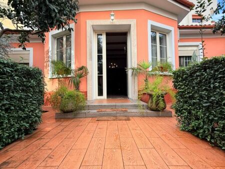 PRIVATE HOUSE FOR RENT AT THE NEW MARKET