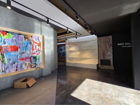 Showroom in affitto in Via Sulejman Delvina
