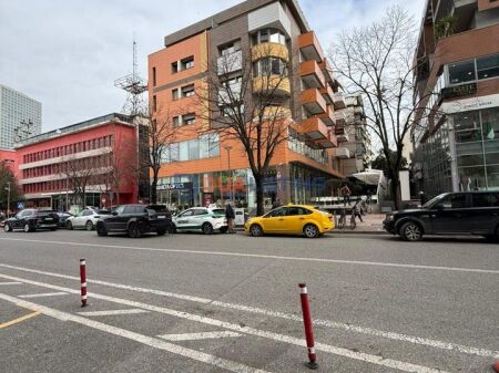 Ufficio in affitto in zona esclusiva – Di fronte a Coin, Tirana
