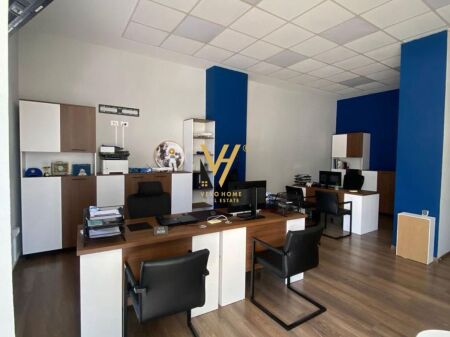SIAMO AFFITTANDO AMBIENTE 50 M2 IN VIA NDRE MJEDA 75.000 LEKE