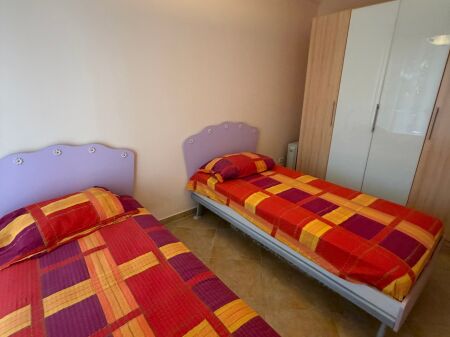 2+1, arredato nel complesso Colombo, Lago Secco, 700 euro con parcheggio