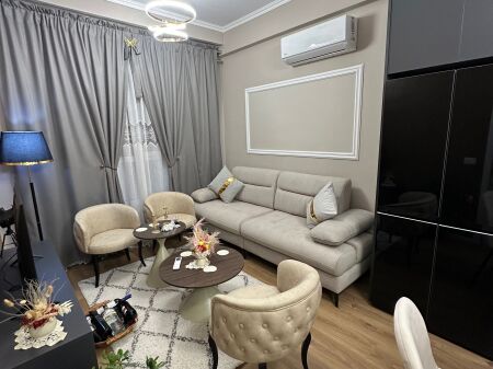 Jepet me Qira Super Apartament 1+1 tek Ali Demi në Tiranë