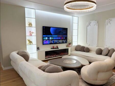 Luxury apartment 2+1+2+2 Parking spaces for sale in the Center