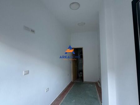 BUSINESS PREMISES FOR RENT 12M2 "TREGU CAM, CENTER" 30,000 LEKE