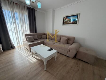 AFFITTASI APPARTAMENTO 1+1 IN SPIAGGIA FERROVIARIA, DURRES !!