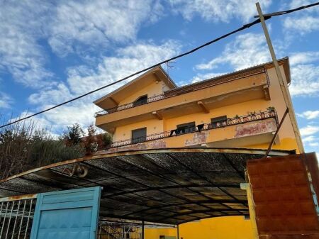 Apartment in Shkozet with yard and veranda